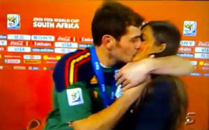 el_beso El Beso - Iker Casillas & Sara Carbonero - Johannesburg 2010